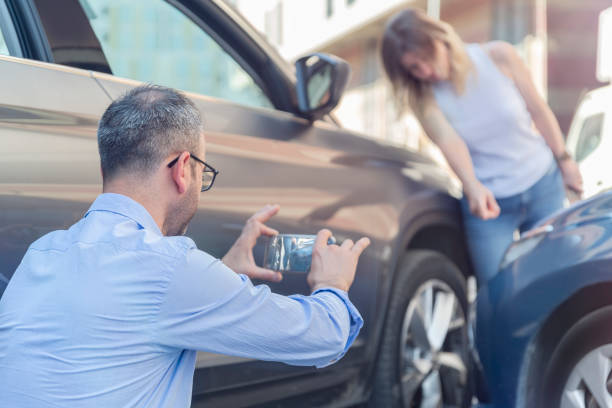 Professional Commercial Auto Insurance technician working in Highwood, IL